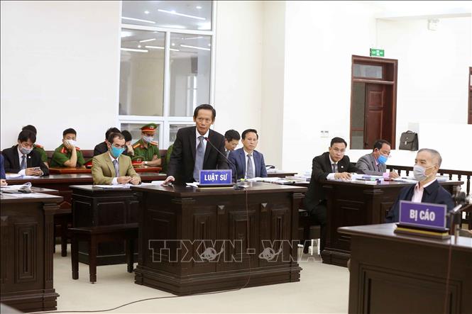 Trong ảnh: Luật sư Phan Trung Hoài bào chữa cho bị cáo Lê Nam Trà (nguyên Chủ tịch Hội đồng thành viên MobiFone). Ảnh: Doãn Tấn - TTXVN