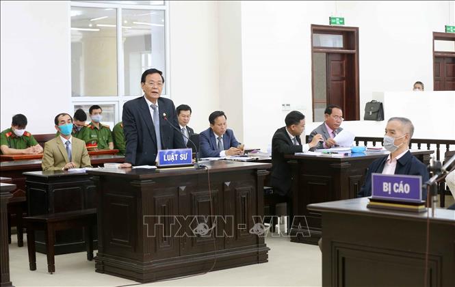 Trong ảnh: Luật sư bào chữa cho bị cáo Lê Nam Trà (cựu Chủ tịch Hội đồng thành viên MobiFone). Ảnh: Doãn Tấn - TTXVN