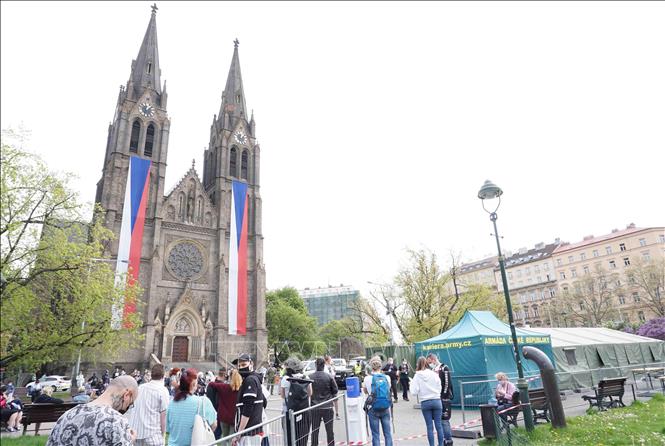 Trong ảnh:Điểm tiếp nhận người dân xét nghiệm tại Quảng trường Miru, Praha. Ảnh: Hồng Kỳ/PV TTXVN tại CH Séc