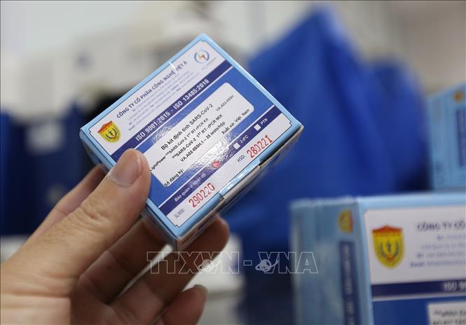 Trong ảnh: Bộ kit định tính SARS-CoV-2 do Học viện Quân y chủ trì, phối hợp với Công ty Cổ phần Công nghệ Việt Á nghiên cứu và sản xuất. Ảnh: Dương Giang - TTXVN


