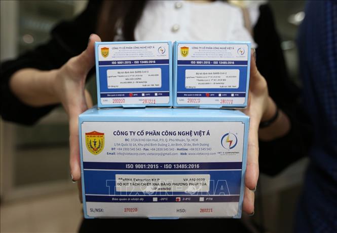 Trong ảnh: Bộ kit định tính SARS-CoV-2 do Học viện Quân y chủ trì, phối hợp vớiCông ty Cổ phần Công nghệ Việt Á nghiên cứu và sản xuất. Ảnh: Dương Giang - TTXVN