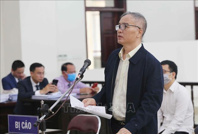 Trong ảnh: Bị cáo Lê Nam Trà, cựu Chủ tịch Hội đồng thành viên MobiFone, nói lời sau cùng trước khi tòa tuyên án. Ảnh: Doãn Tấn - TTXVN