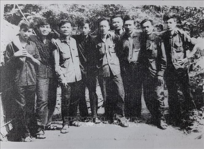 Trong ảnh: Đồng chí Phạm Thanh Phong (bên phải) và đồng đội ở chiến khu năm 1972. Ảnh: TTXVN phát