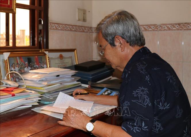Trong ảnh: Về hưu đã gần 20 năm, ông  Phạm Thanh Phong vẫn đang tích cực công tác với vai trò là Phó Chủ tịch Trung ương hội Khuyến học Việt Nam, Chủ tịch hội Khuyến học tỉnh Long An. Ảnh: Đức Hạnh - TTXVN 