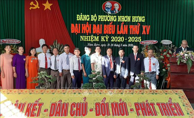 Trong ảnh: Ban Chấp hành Đảng bộ phường Nhơn Hưng, thị xã An Nhơn, khóa XV (nhiệm kỳ 2020 – 2025) ra mắt đại hội. Ảnh: TTXVN phát