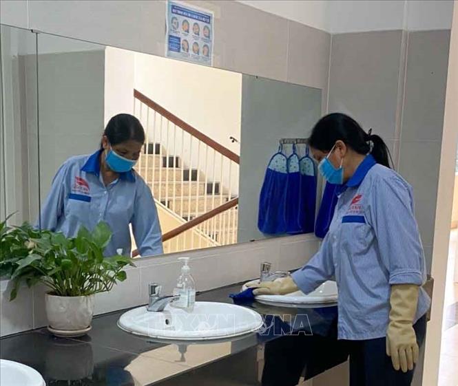 Trong ảnh: Trường THPT Trần Nhân Tông, quận Hai Bà Trưng hoàn thành tổng vệ sinh toàn trường, sẵn sàng đón học sinh trở lại vào ngày 4/5 tới đây. Ảnh: TTXVN phát