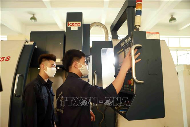 Trong ảnh: Hoạt động học nghề của sinh viên trường Cao đẳng nghề tỉnh Vĩnh Phúc. Ảnh: Hoàng Hùng - TTXVN