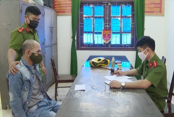 Trong ảnh: Đối tượng Mai Viết Nam tại cơ quan công an. Ảnh: TTXVN phát