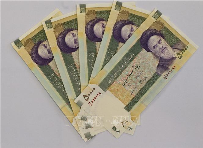 Trong ảnh: Đồng rial của Iran. Ảnh: AFP/TTXVN