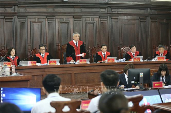 Trong ảnh: Chánh án Tòa án nhân dân Tối cao Nguyễn Hòa Bình, Chủ tọa phiên tòa phát biểu khai mạc phiên xét xử. Ảnh: Doãn Tấn - TTXVN
