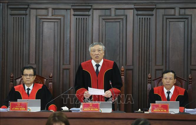 Trong ảnh: Chánh án Tòa án nhân dân Tối cao Nguyễn Hòa Bình, Chủ tọa phiên tòa phát biểu khai mạc phiên xét xử. Ảnh: Doãn Tấn - TTXVN