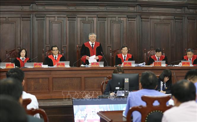 Trong ảnh: Chánh án Tòa án nhân dân Tối cao Nguyễn Hòa Bình làm Chủ tọa phiên tòa phát biểu khai mạc. Ảnh: Doãn Tấn - TTXVN