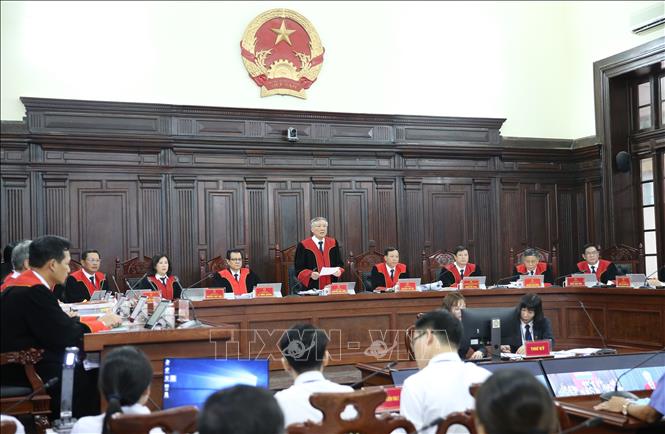 Trong ảnh: Chánh án Tòa án nhân dân Tối cao Nguyễn Hòa Bình, Chủ tọa phiên tòa phát biểu khai mạc phiên xét xử. Ảnh: Doãn Tấn - TTXVN