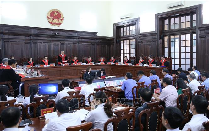 Trong ảnh: Chánh án Tòa án nhân dân Tối cao Nguyễn Hòa Bình, Chủ tọa phiên tòa phát biểu khai mạc phiên xét xử. Ảnh: Doãn Tấn - TTXVN
