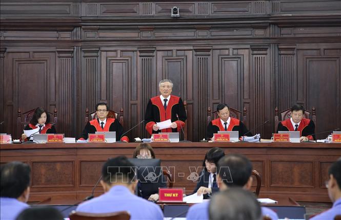 Trong ảnh: Chánh án Tòa án nhân dân Tối cao Nguyễn Hòa Bình, Chủ tọa phiên tòa phát biểu khai mạc phiên xét xử. Ảnh: Doãn Tấn - TTXVN