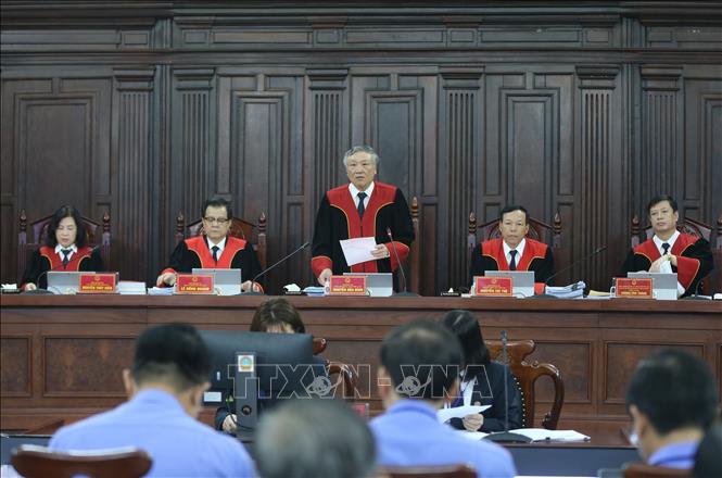 Trong ảnh: Chánh án Tòa án nhân dân Tối cao Nguyễn Hòa Bình, Chủ tọa phiên tòa phát biểu khai mạc phiên xét xử. Ảnh: Doãn Tấn - TTXVN