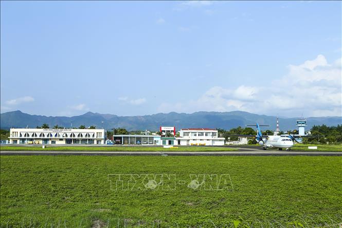 Trong ảnh: Sân bay Điện Biên Phủ đang được chuẩn bị mở rộng để đón du khách đến với vùng đất lịch sử anh hùng (ảnh tư liệu). Ảnh: Phan Tuấn Anh - TTXVN 
