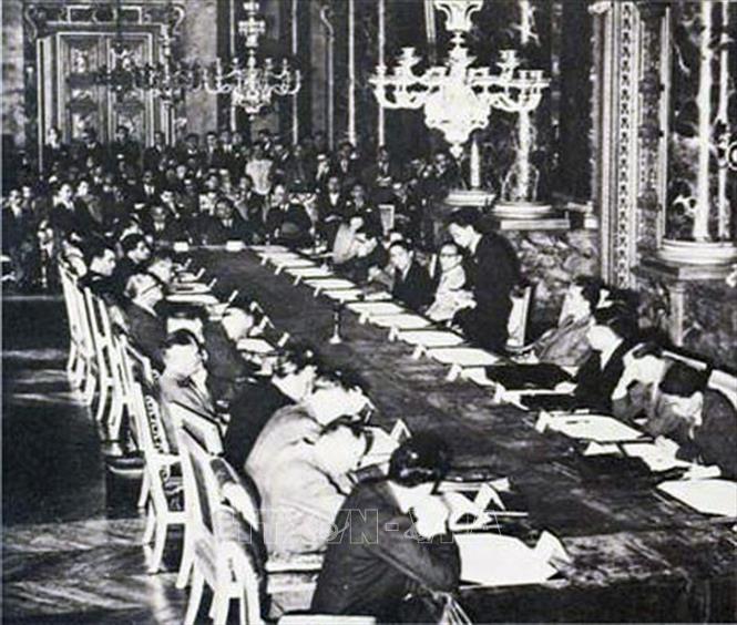 Trong ảnh: Đoàn đại biểu Việt Nam tại hội nghị Fontainebleau - Pháp năm 1946 để đàm phán với Pháp (6/7 - 10/9/1946) sau khi ký kết Hiệp định Sơ bộ (6/3/1946). Ảnh: Tư liệu/TTXVN phát