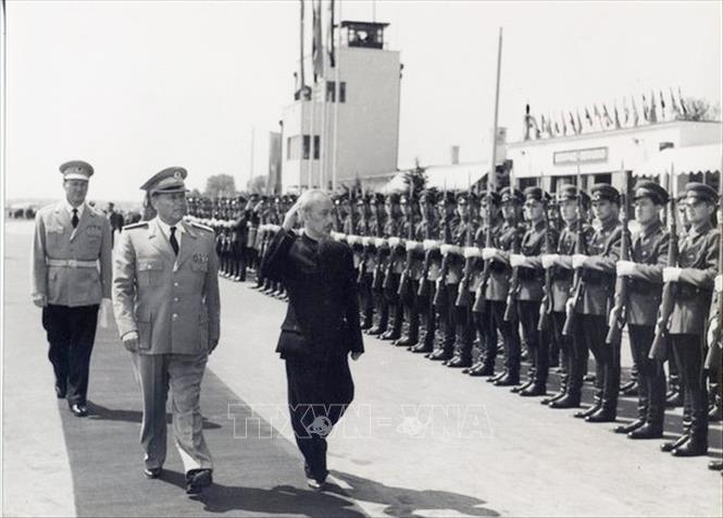 Trong ảnh: Chủ tịch Hồ Chí Minh đến thăm Cộng hòa Liên bang Xã hội chủ nghĩa Nam Tư, tháng 7/1957. Ảnh: Tư liệu/TTXVN phát