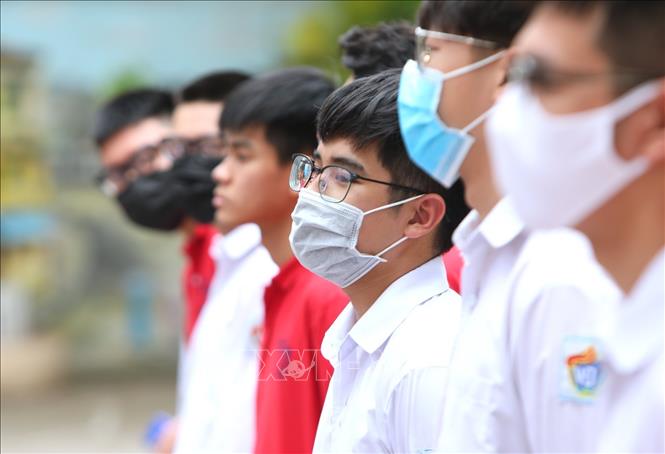 Trong ảnh: Tiết học Thể dục tại Trường THPT Việt Đức không bắt buộc học sinh đeo khẩu trang. Ảnh: Thành Đạt - TTXVN