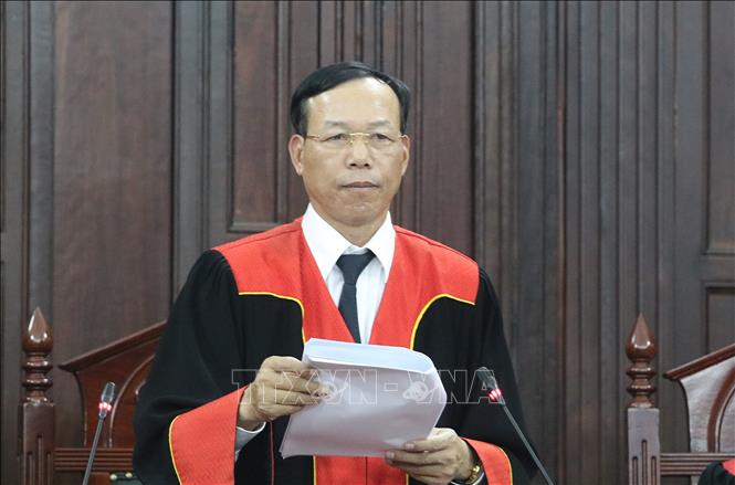 Trong ảnh: Phó Chánh án Toà án nhân dân Tối cao Nguyễn Trí Tuệ thay mặt Hội đồng Thẩm phán công bố phán quyết giám đốc thẩm về vụ án Hồ Duy Hải. Ảnh: Dương Giang - TTXVN