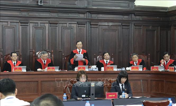 Trong ảnh: Phó Chánh án Toà án nhân dân Tối cao Nguyễn Trí Tuệ thay mặt Hội đồng Thẩm phán công bố phán quyết giám đốc thẩm về vụ án Hồ Duy Hải. Ảnh: Dương Giang - TTXVN