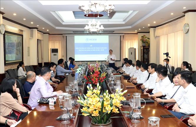 Trong ảnh: Khai trương Hệ thống tuyển sinh điện tử “Chuyên trang tuyển sinh” tuyensinh.codienhanoi.edu.vn. Ảnh: Anh Tuấn – TTXVN