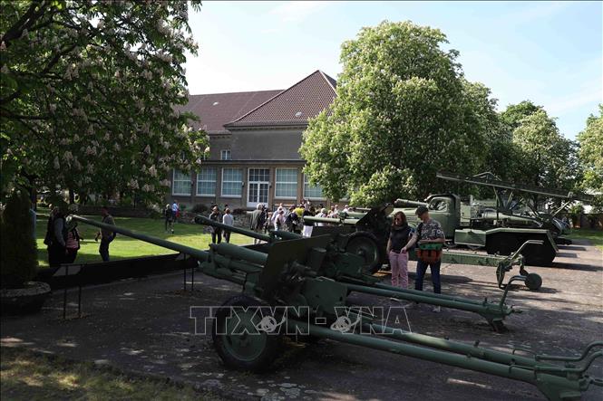 Trong ảnh: Người dân tới thăm Viện bảo tàng Đức – Nga ở Berlin. Ảnh: Mạnh Hùng – P/V TTXVN tại Đức
