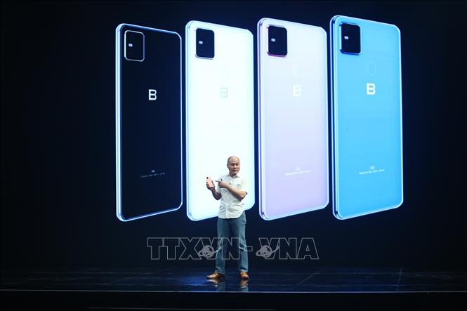 Trong ảnh: Ông Nguyễn Tử Quảng, Chủ tịch kiêm Tổng giám đốc Bkav giới thiệu về Bphone B86. Ảnh: Minh Quyết - TTXVN