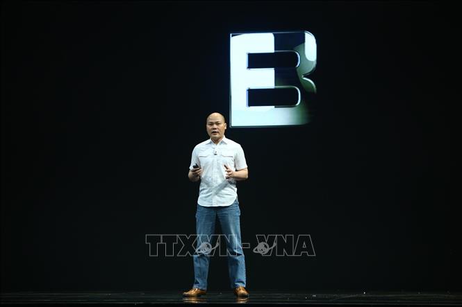 Trong ảnh: Ông Nguyễn Tử Quảng, Chủ tịch kiêm Tổng giám đốc Bkav giới thiệu về Bphone B86. Ảnh: Minh Quyết - TTXVN