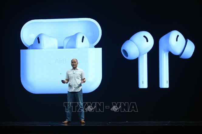 Trong ảnh: Ông Nguyễn Tử Quảng, Chủ tịch kiêm Tổng giám đốc Bkav giới thiệu về Bphone B86. Ảnh: Minh Quyết - TTXVN