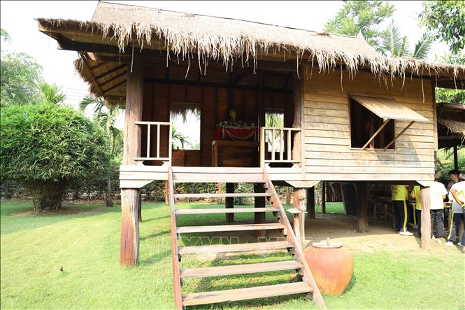 Trong ảnh: Mô hình nhà sàn Bác Hồ. Ảnh: Hữu Kiên -  Pv TTXVN tại Thái Lan
