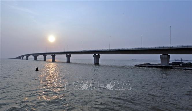 Trong ảnh: Dự án cầu Tân Vũ-Lạch Huyện được thực hiện bởi Liên danh các nhà thầu SumitomoMitsui (Nhật Bản) - Tổng công ty Xây dựng Trường Sơn - Tổng công ty Xây dựng công trình giao thông 4. Ảnh: Huy Hùng – TTXVN