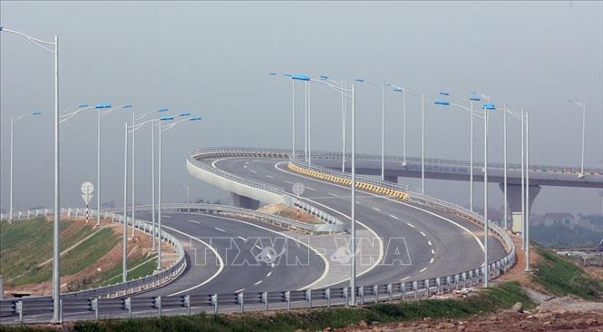 Trong ảnh: Đường cao tốc Hà Nội – Hải Phòng hoàn thành, góp phần đưa KKT Đình Vũ – Cát Hải trở thành KKT hàng đầu của cả nước. Ảnh: Huy Hùng – TTXVN

