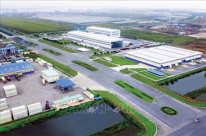 Trong ảnh: Khu công nghiệp Đình Vũ là một trong những dự án khu công nghiệp thành công và trọng điểm nhất của thành phố Hải Phòng. Qua 20 năm phát triển, Khu công nghiệp Đình Vũ thu hút thành công gần 100 dự án đầu tư từ Nhật Bản, châu Âu, Mỹ, Hàn Quốc, Singapore... Ảnh: TTXVN phát