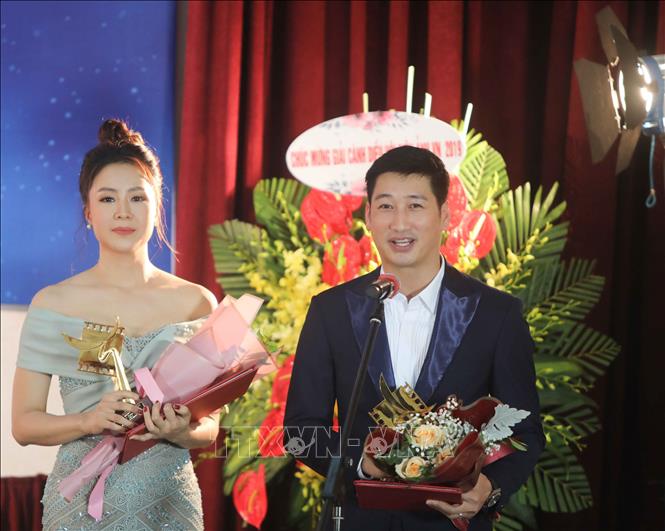 Trong ảnh: Diễn viên Ngọc Quỳnh (bên phải) và Hồng Diễm trong phim 
