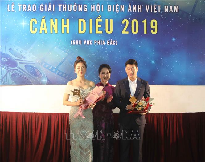 Trong ảnh: Diễn viên Ngọc Quỳnh (bên phải) và Hồng Diễm (bên trái) trong phim 