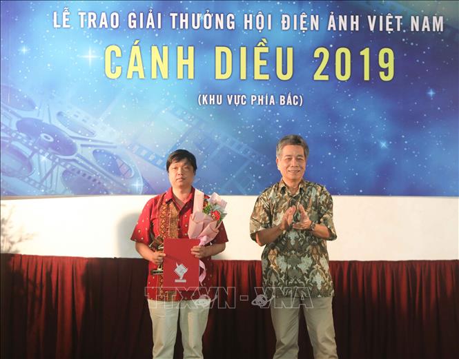 Trong ảnh: Ban Tổ chức trao giải Cánh diều Vàng  ở hạng mục phim hoạt hình cho phim 
