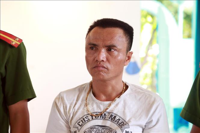 Trong ảnh: Công an tỉnh Thừa Thiên- Huế bắt giữ đối tượng Hồ Văn Phương. Ảnh: TTXVN/phát 