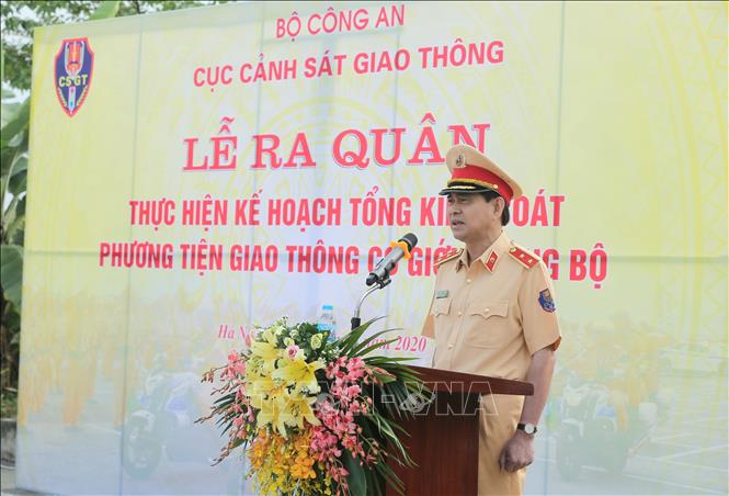 Trong ảnh: Trung tướng Vũ Đỗ Anh Dũng, Cục Cảnh sát giao thông, Bộ Công an phát lệnh ra quân. Ảnh: Doãn Tấn - TTXVN