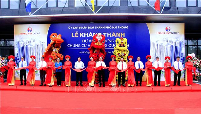 Trong ảnh: Quang cảnh lễ cắt băng khánh thành Dự án xây dựng chung cư HH4 Đồng Quốc Bình. Ảnh: TTXVN