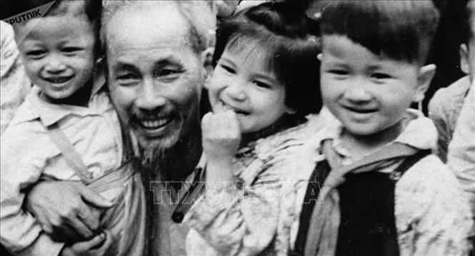 Bac Hồ Với Thiếu Nhi Khu Di Tich Kim Lien