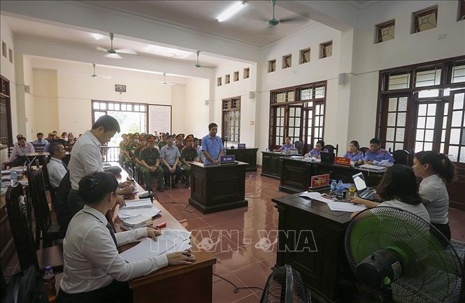 Trong ảnh: Quang cảnh phiên tòa xét xử 15 bị cáo trong Vụ gian lận điểm tại Kỳ thi Trung học phổ thông Quốc gia năm 2018 tại Hòa Bình. Ảnh: Trọng Đạt - TTXVN