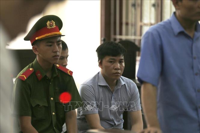 Trong ảnh: Bị cáo Đỗ Mạnh Tuấn, cựu Phó Hiệu trưởng trường Dân tộc nội trú huyện Lạc Thủy (Hòa Bình) tại phiên tòa. Ảnh: Trọng Đạt - TTXVN