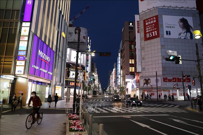 Kinh tế Nhật Bản: Cùng tìm hiểu một trong những nền kinh tế phát triển nhất thế giới qua những thước phim và hình ảnh độc đáo. Từ ánh đèn đường đầy màu sắc tại Tokyo đến vẻ đẹp cổ kính của Kyoto, bạn sẽ tìm thấy những hình ảnh tuyệt đẹp của đất nước mặt trời mọc.