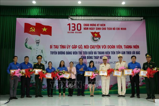 Trong ảnh: Tỉnh Đoàn Đồng Tháp tuyên dương 69 tập thể và cá nhân Đảng viên trẻ, thanh niên tiêu biểu ở các lĩnh vực trong học tập và làm theo tư tưởng, đạo đức, phong cách Hồ Chí Minh giai đoạn 2018 - 2020. Ảnh: Chương Đài - TTXVN