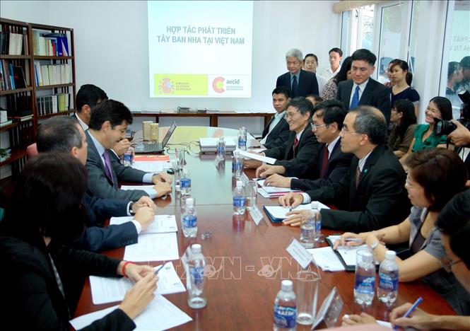 Trong ảnh: Lễ khởi động các dự án mới do Chính phủ Tây Ban Nha tài trợ cho Việt Nam, ngày 11/10/2011, tại Hà Nội. Ảnh: Đình Huệ - TTXVN      