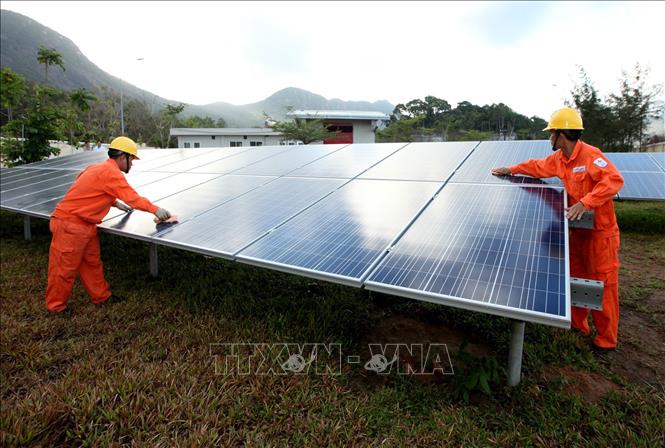 Trong ảnh: Nhà máy điện mặt trời đầu tiên tại Côn Đảo (Bà Rịa - Vũng Tàu) thuộc Dự án 