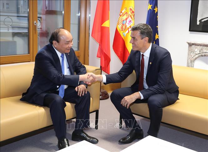 Trong ảnh: Bên lề Hội nghị cấp cao Á - Âu (ASEM) lần thứ 12 tại Bỉ, chiều 18/10/2018, tại Thủ đô Brussels, Thủ tướng Nguyễn Xuân Phúc gặp Thủ tướng Tây Ban Nha Pedro Sánchez. Ảnh: Thống Nhất – TTXVN