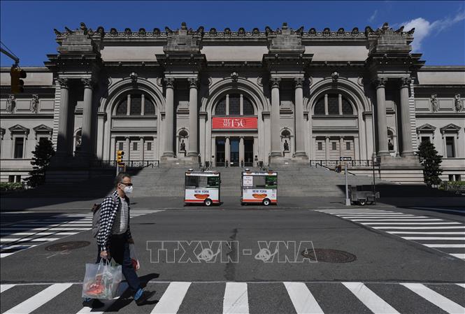 Trong ảnh: Quang cảnh bên ngoài Bảo tàng Nghệ thuật Metropolitan ở thành phố New York (Mỹ) thời điểm dịch COVID-19 bùng phát mạnh, ngày 4/5/2020. Ảnh: AFP/TTXVN